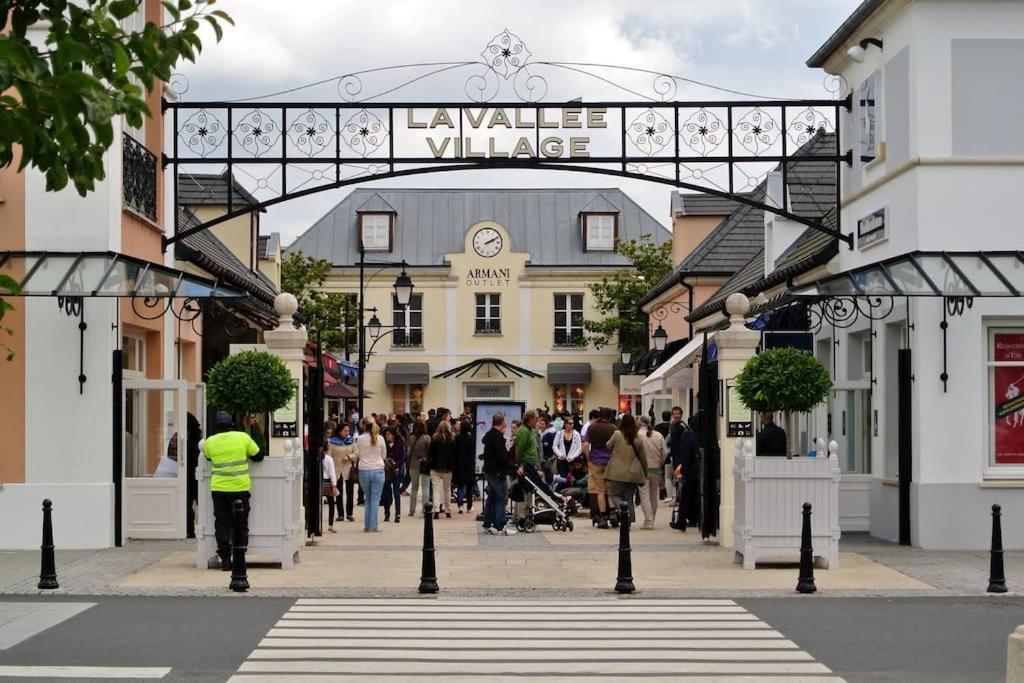 Le Bonheur Charmant *Disney*Paris*Rer A* Bussy-Saint-Georges Bagian luar foto